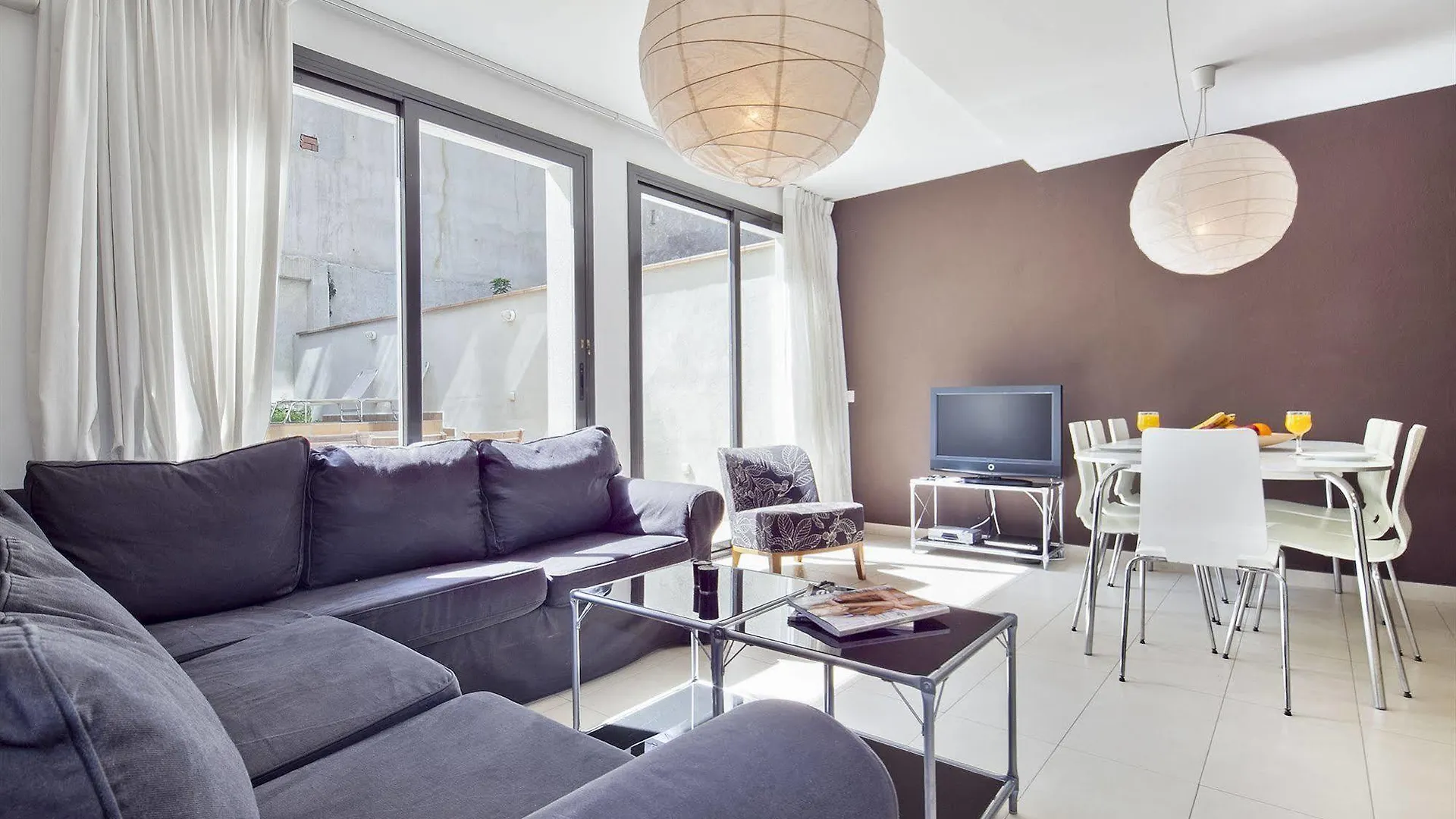 Inside Barcelona Apartments Sants